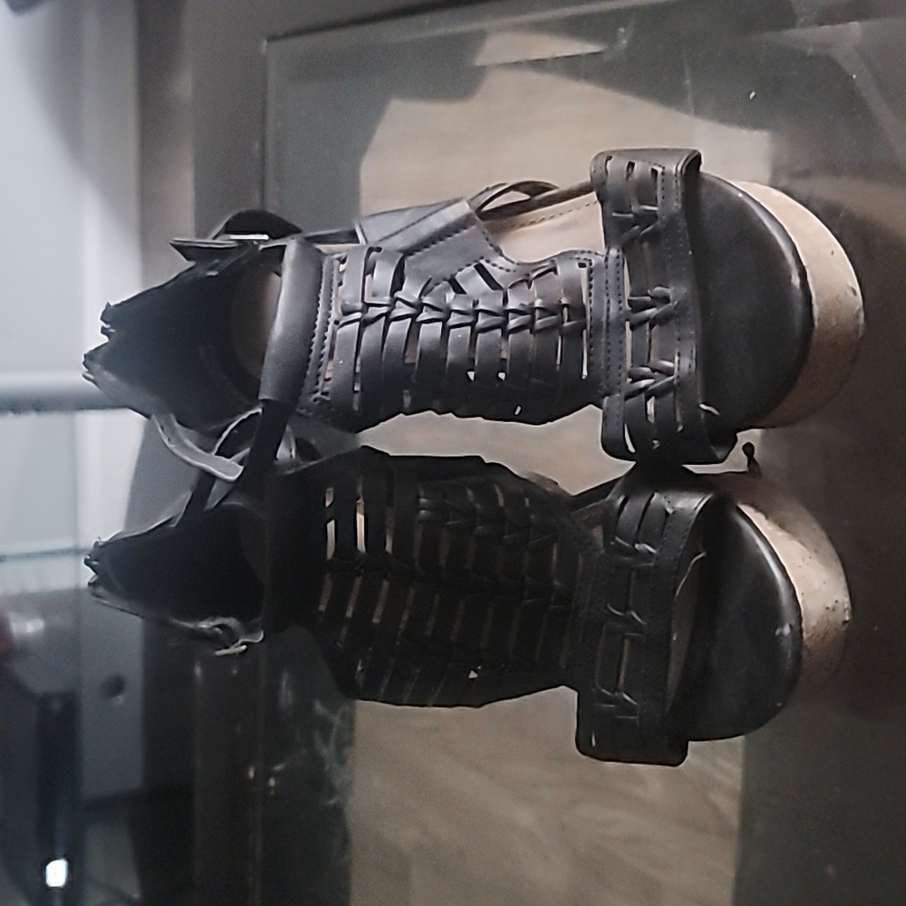Woman's Black Wedges